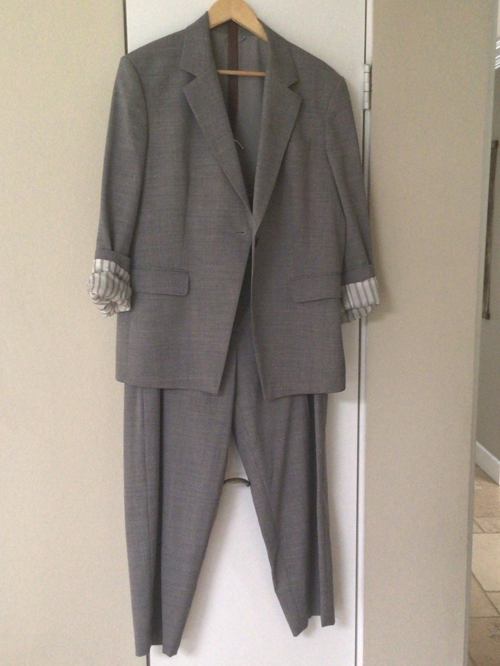 Classic Women’s  Gray Two-Piece Suit - Professional Blazer & Trousers
